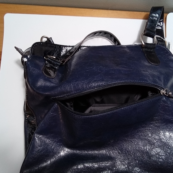 Gorgeous large navy blue purse - Picture 5 of 7